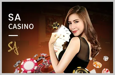 Bàn chơi Poker trực tuyến với các người chơi và chip